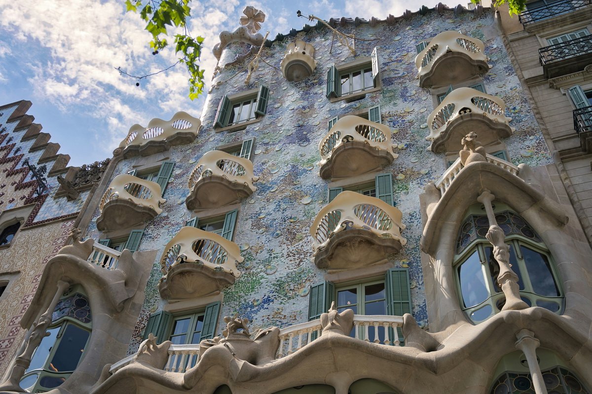Čudesna Kuća Batljo (Casa Batlló) u Barseloni otvorila je prvi put za javnost treći sprat. Reč je o poslednjem originalnom stambenom prostoru koji je, između 1904. i 1906, osmislio arhitekta Antoni Gaudi.